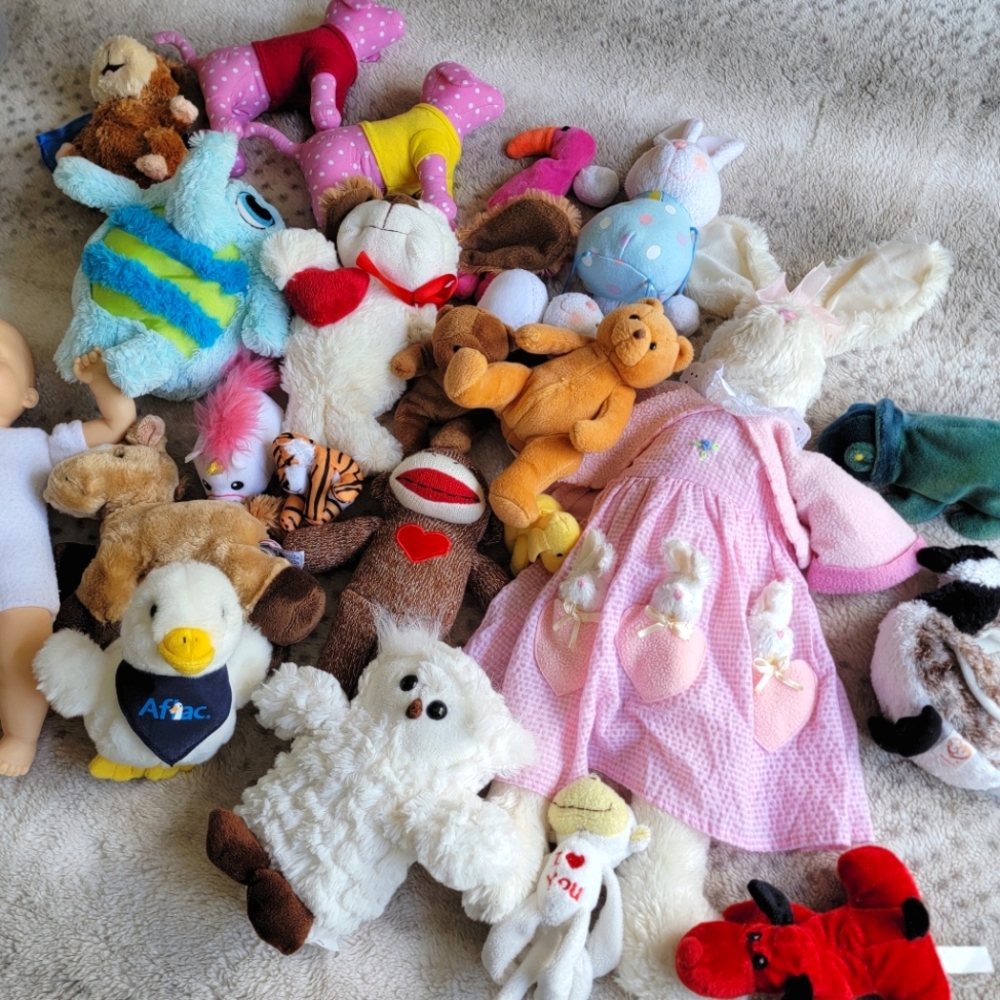 Bundle of 20+ Stuffed Animals